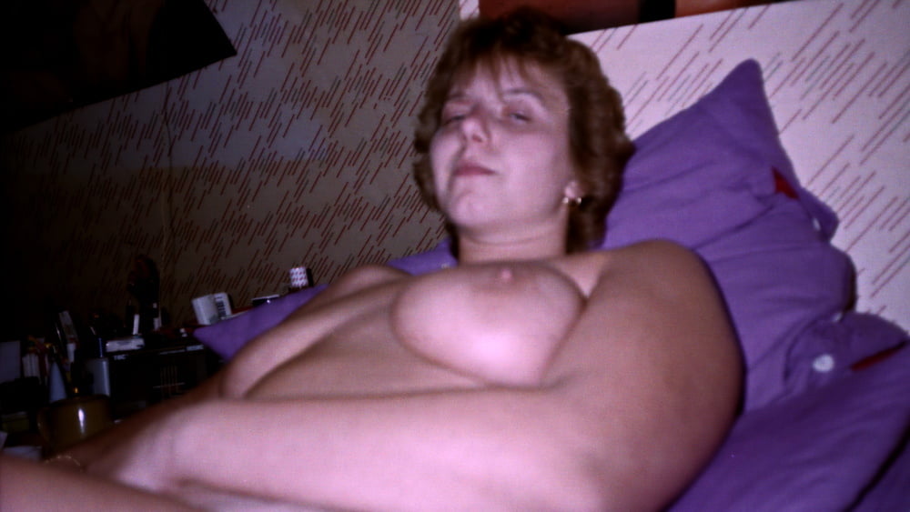 Amateur Manuela naked at home #79800305