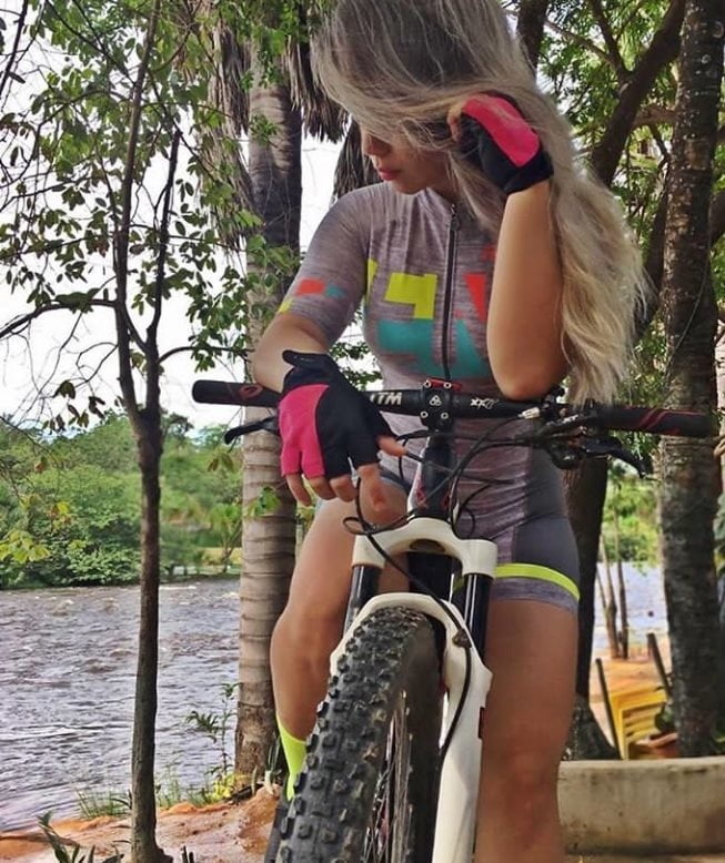 Sue Abreu ciclista tesuda #98045057