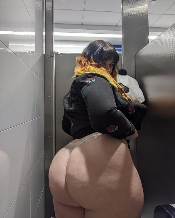 Caderas anchas de las mujeres 327
 #104438756