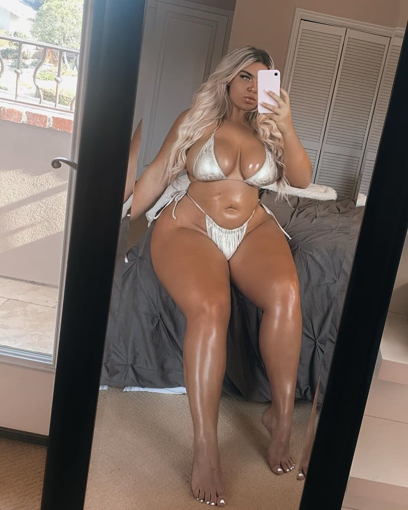 Caderas anchas de las mujeres 327
 #104438764