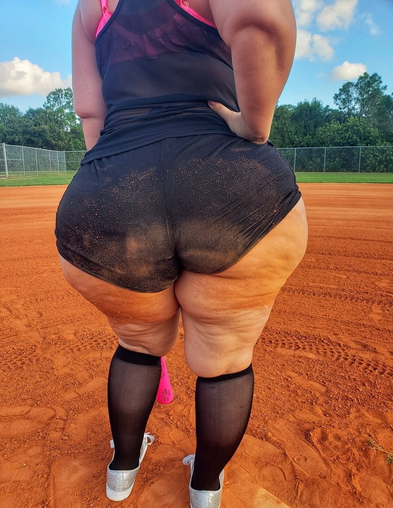 Caderas anchas de las mujeres 327
 #104438793