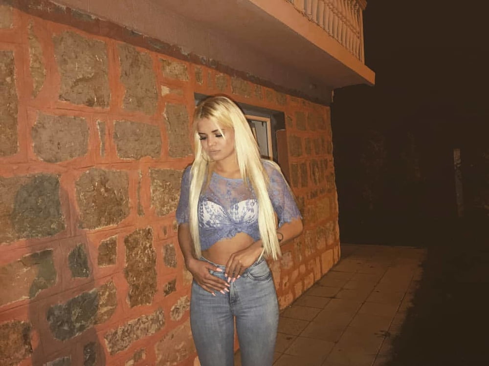 Serbische Schlampe skinny blonde Mädchen veronika vojinovic
 #93591857