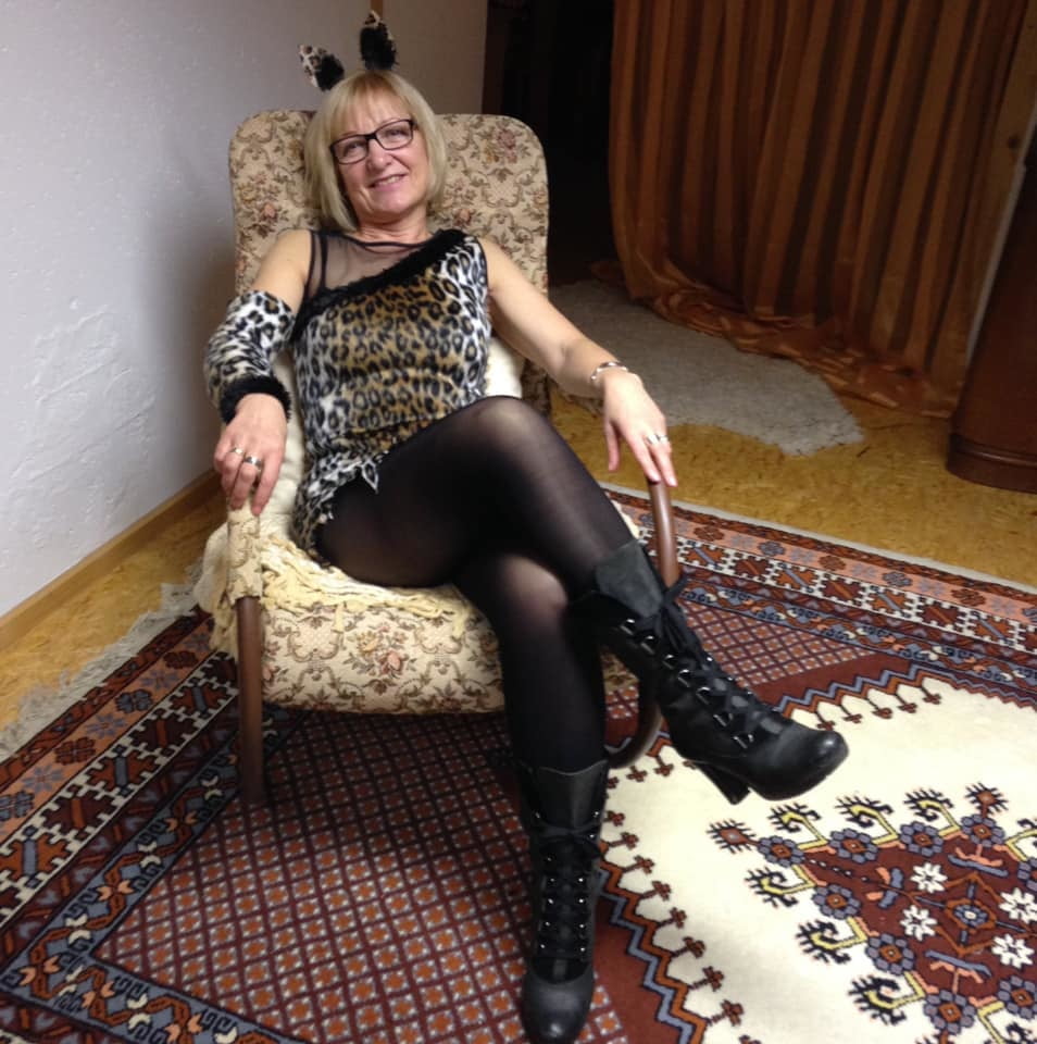 Vergwaltigungs Matratze in Stiefeln #97652401