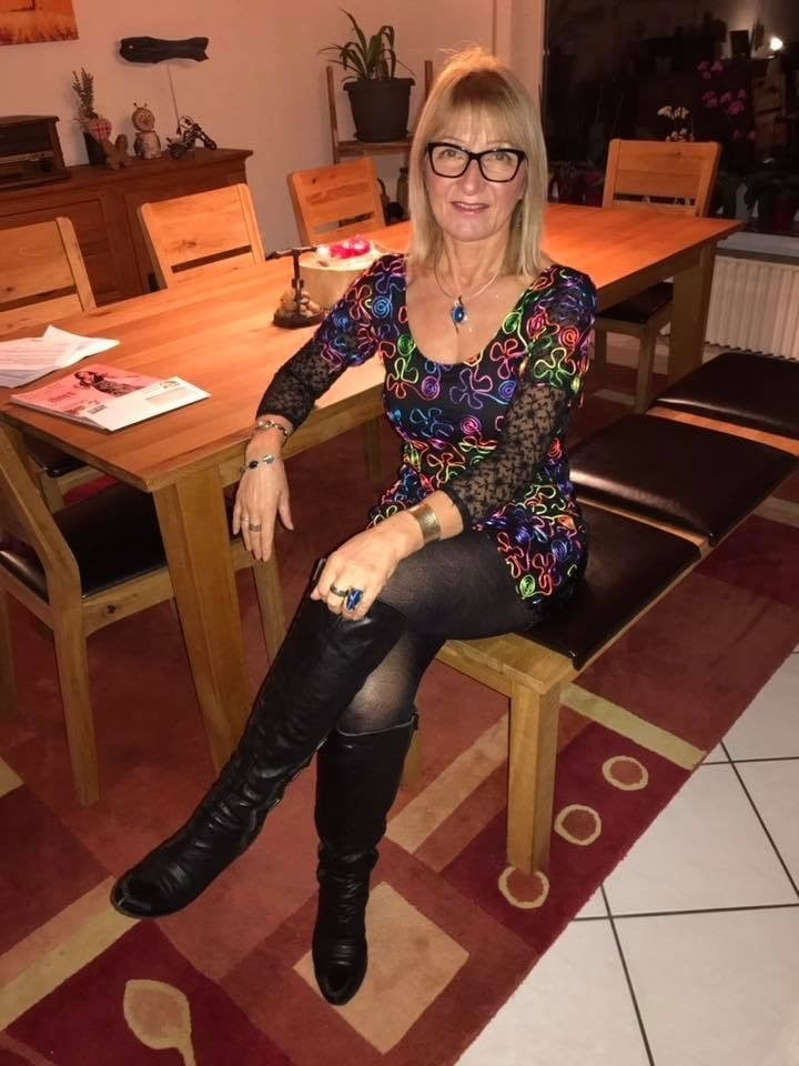 Vergwaltigungs Matratze in Stiefeln #97652509