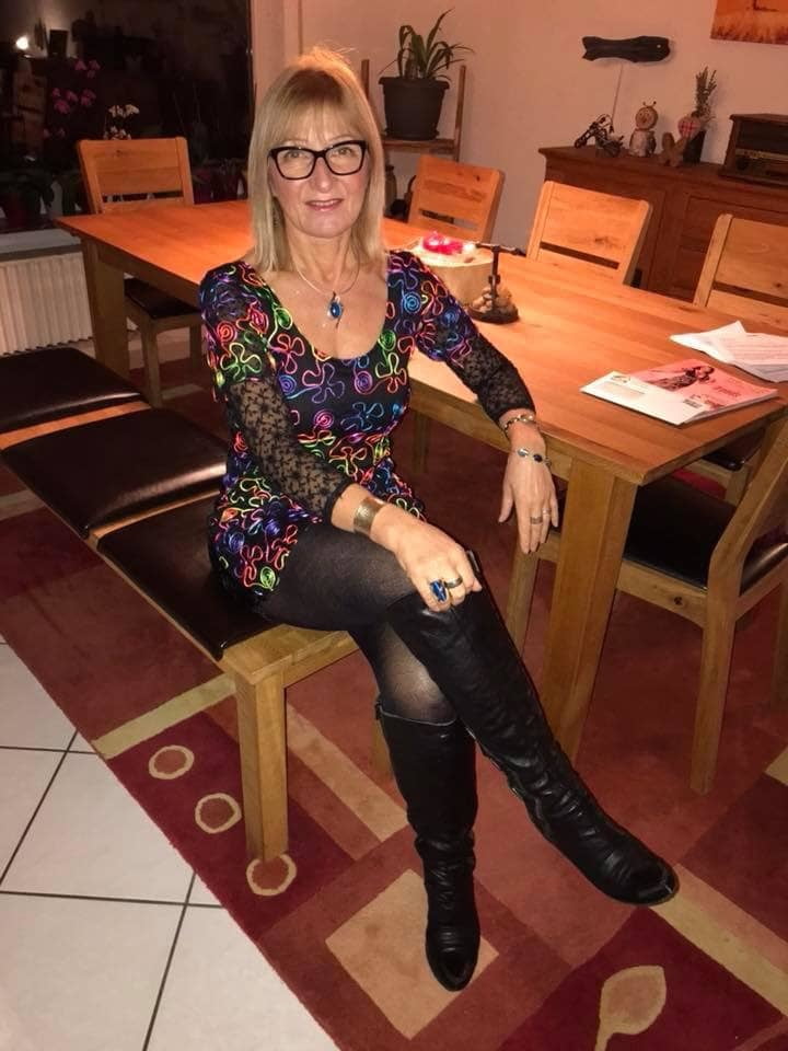 Vergwaltigungs Matratze in Stiefeln #97652595