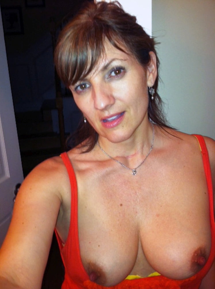 Frauen brauchen Entblößung - sexy Milf
 #100332814