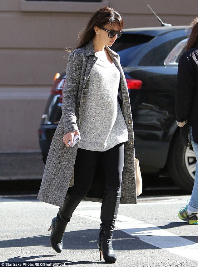 Weibliche Berühmtheit Stiefel & Leder - hilaria baldwin
 #103348178