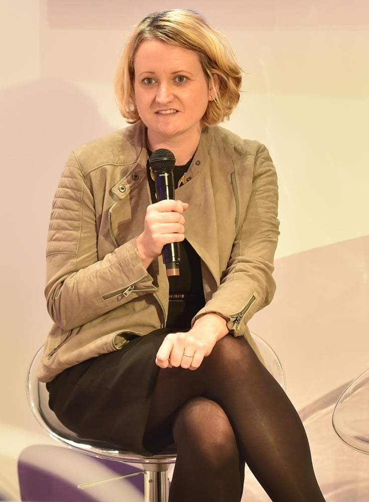 Konferenz-Fotze in Strumpfhosen Teil 1
 #81858016