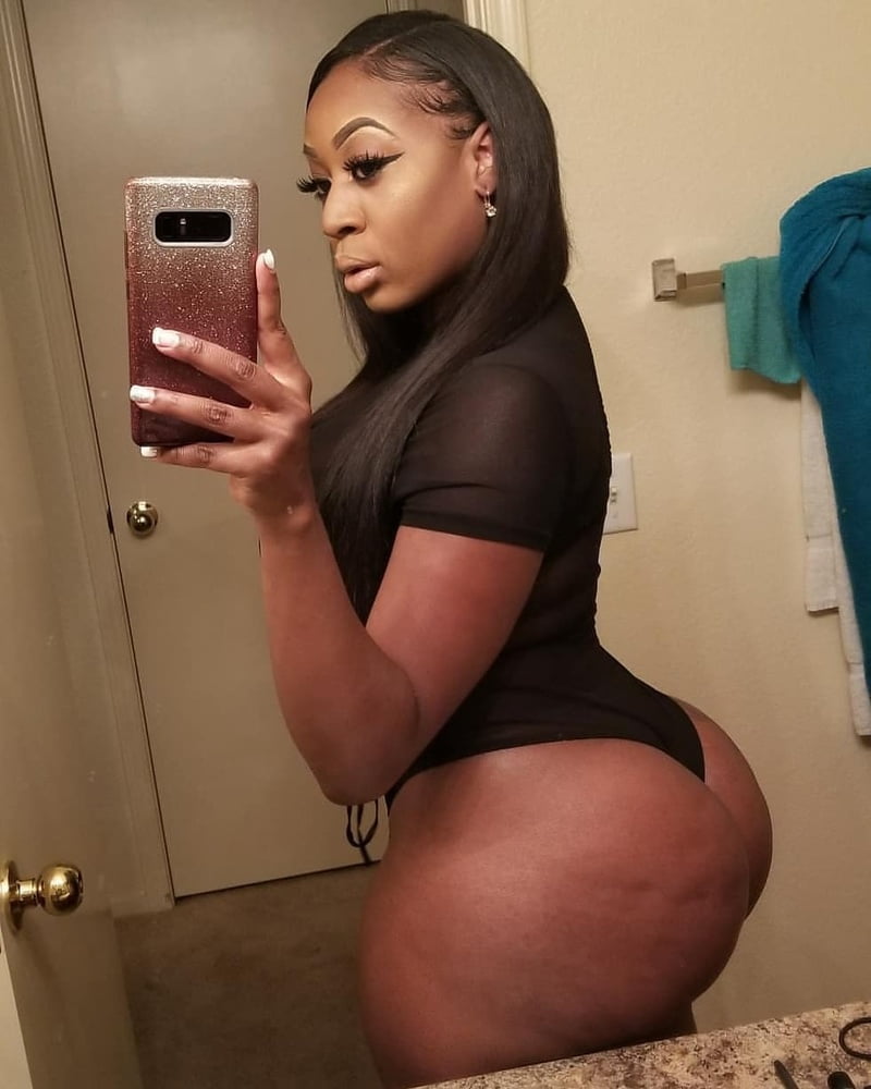 Chocolate booty Queens #103206942