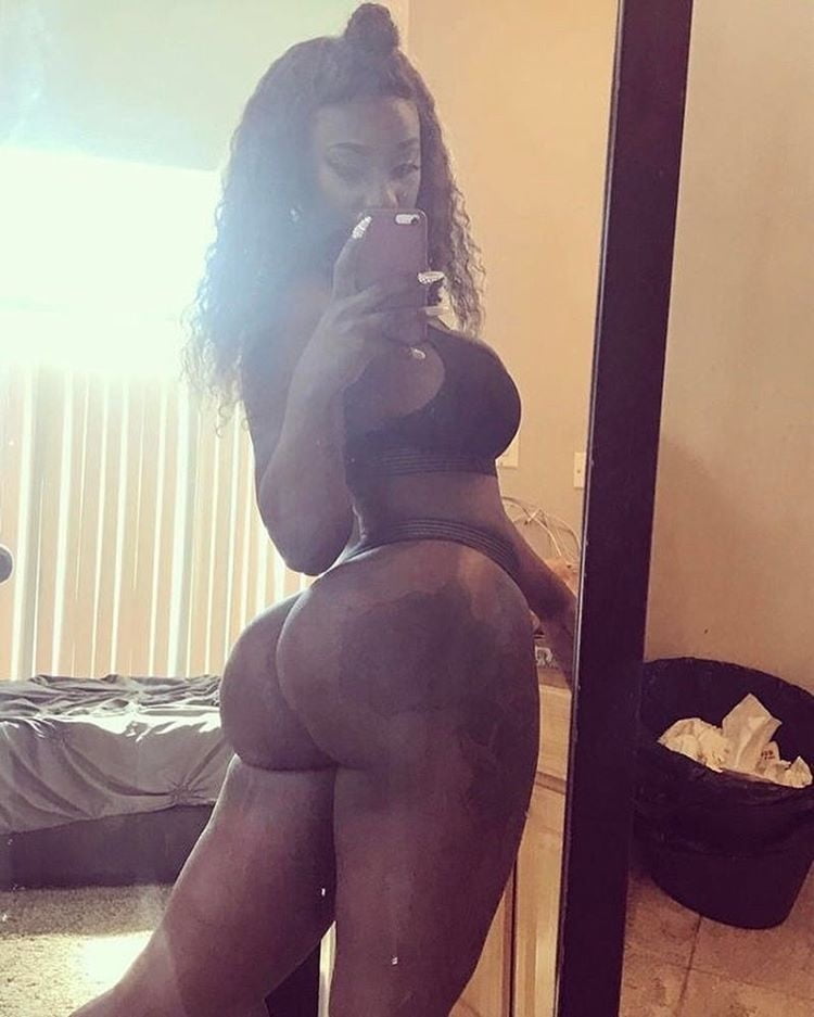 Chocolate booty Queens #103206995