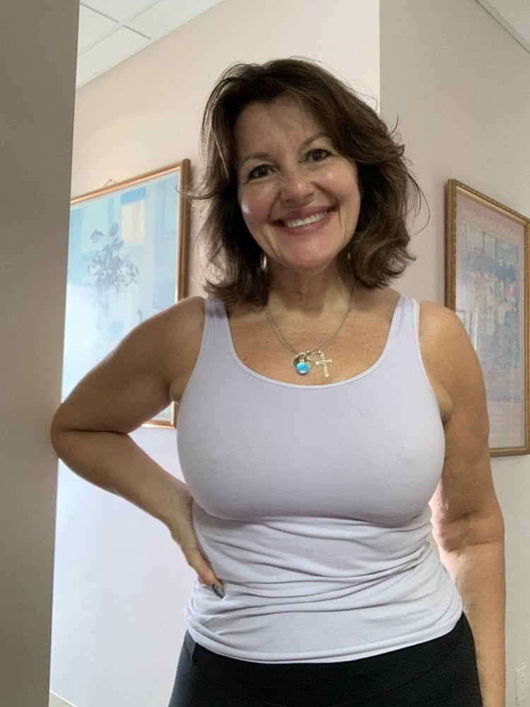 Gorgeous And Busty Mature Ladies 34 3747935