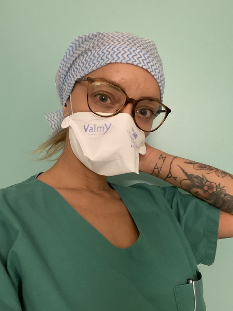コロナウイルスの看護師、ライザ・デル・シェラ
 #98996146