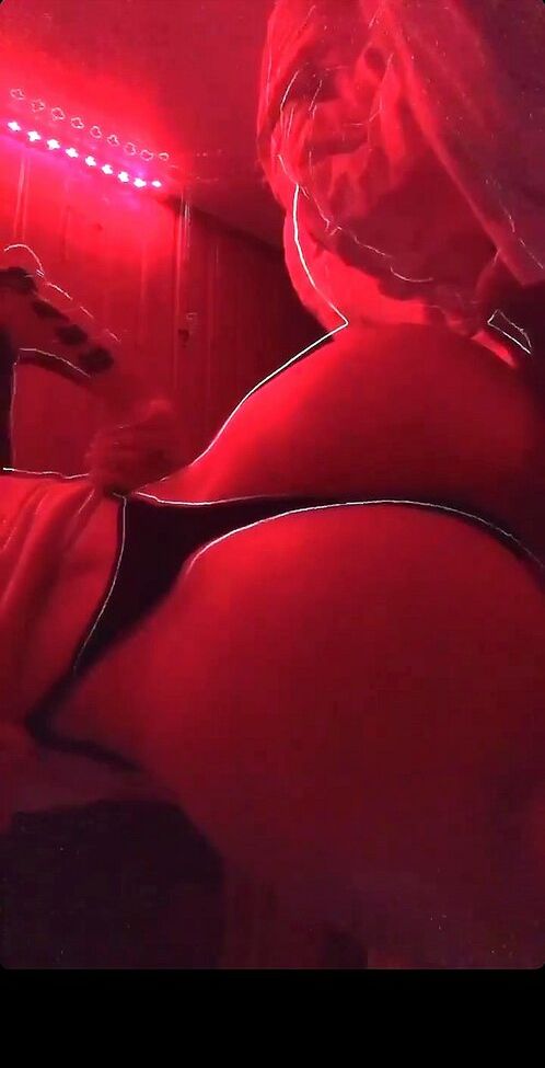 Gheddocinderrella desnuda #108150097