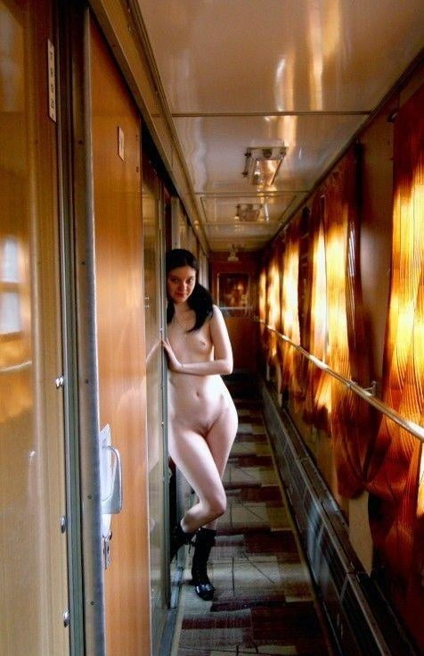 Chicas en el tren sin ropa interior (parte 5)
 #90624982