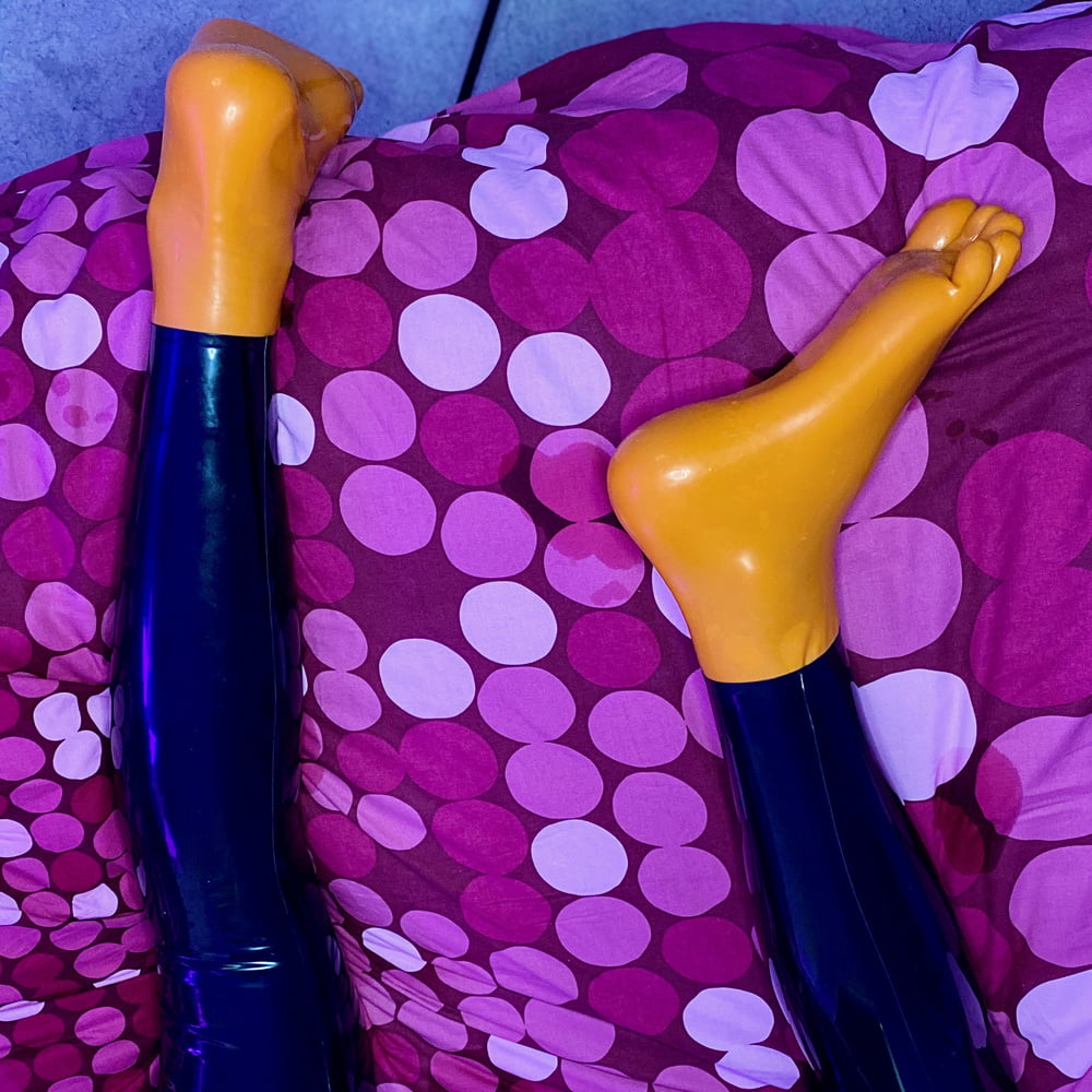 #LatexSeries 04 - Study - Legs #107167808