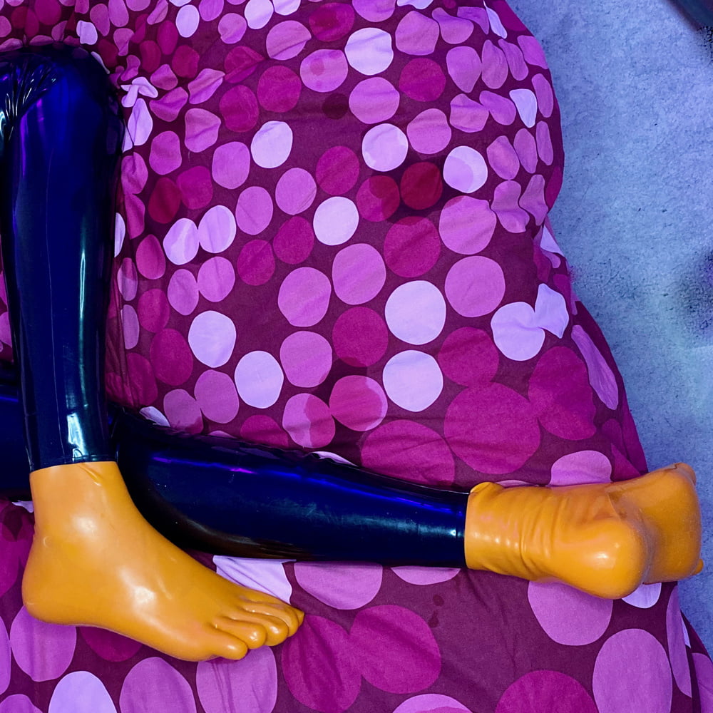 #LatexSeries 04 - Study - Legs #107167809