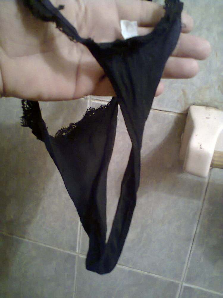 La tanga negra de mi esposa. - Le string noir de ma femme.
 #104623461