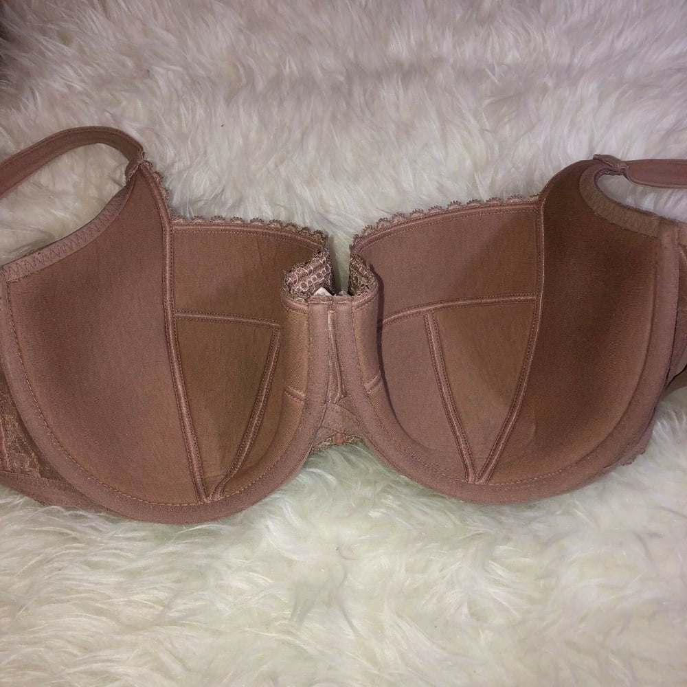 Colpi di reggiseno
 #98469271