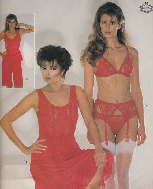 Catalogues de lingerie vintage, principalement des années 1980
 #90211153