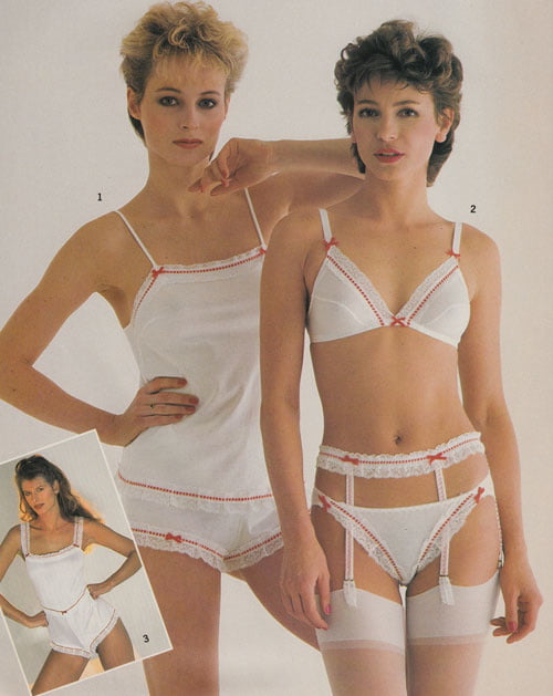 Catalogues de lingerie vintage, principalement des années 1980
 #90211159