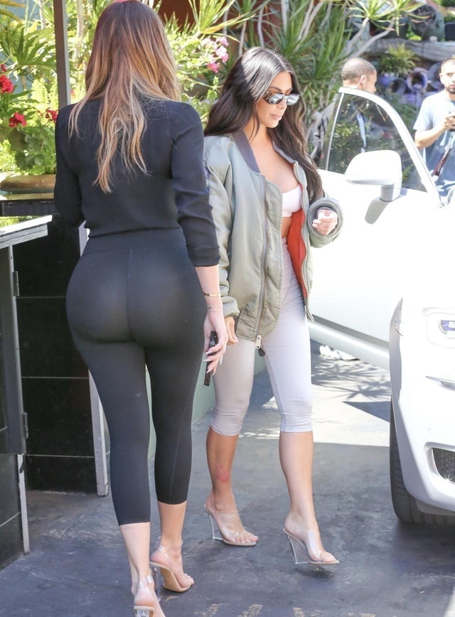 Zoccole di celebrità che voglio scopare: khloe kardashian
 #81048355