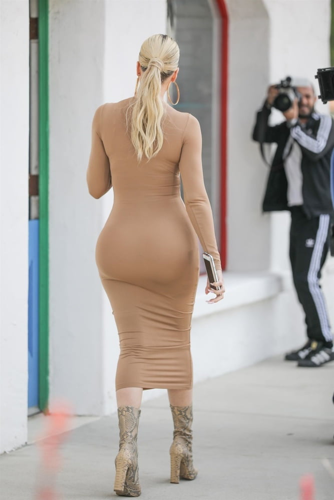 Celebrity Sluts I Want To Fuck: Khloe Kardashian #81048665