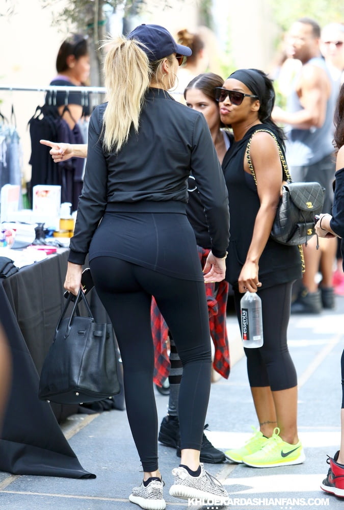 Celebrity Sluts I Want To Fuck: Khloe Kardashian #81048768