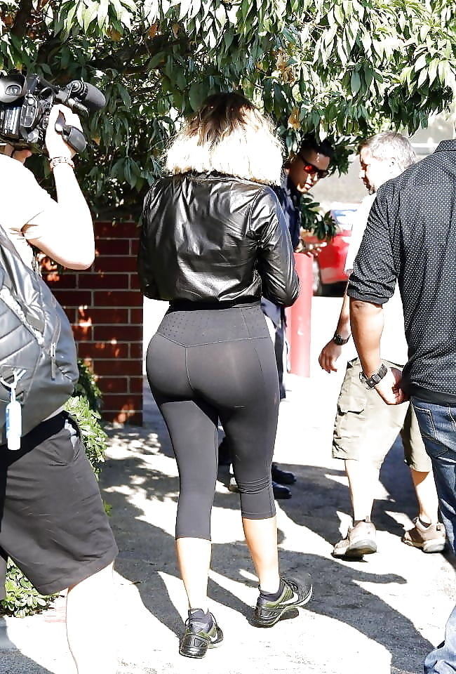 Celebrity Sluts I Want To Fuck: Khloe Kardashian #81049527