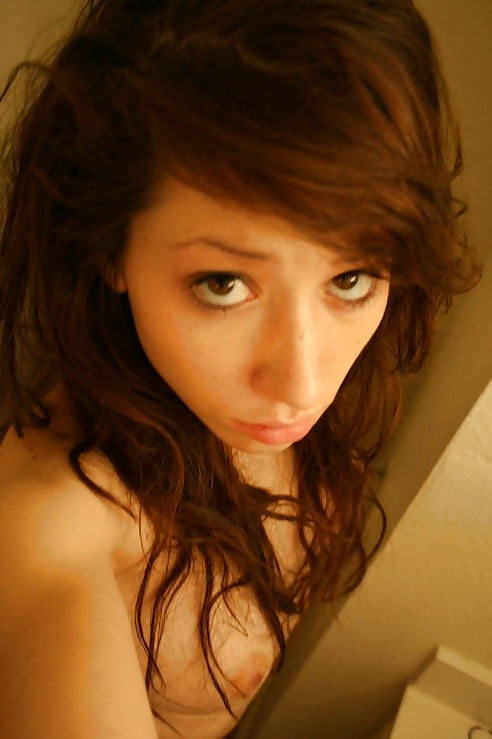 Amateur Brünette 113
 #105694637