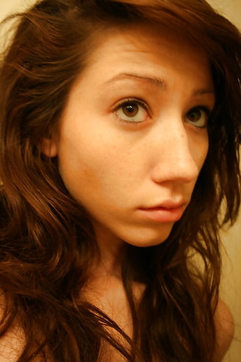 Amateur Brünette 113
 #105694640