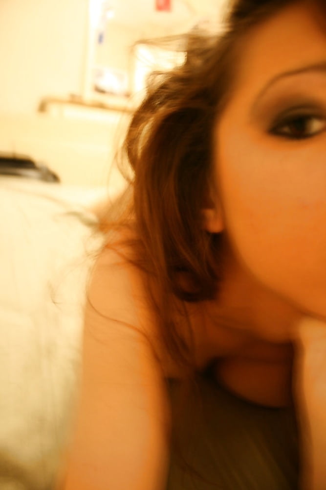 Amateur Brünette 113
 #105694728