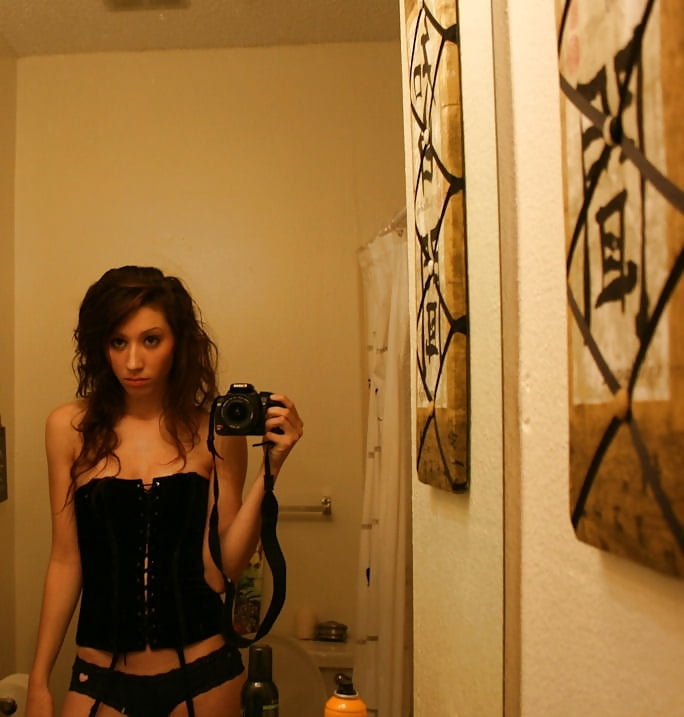 Amateur Brünette 113
 #105694748