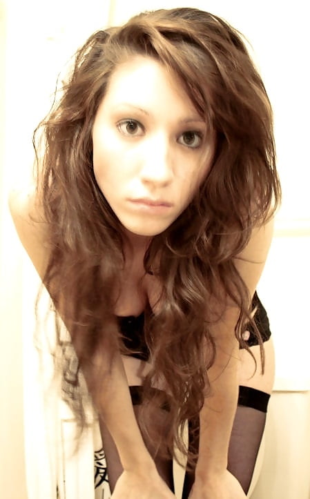 Amateur Brünette 113
 #105694751