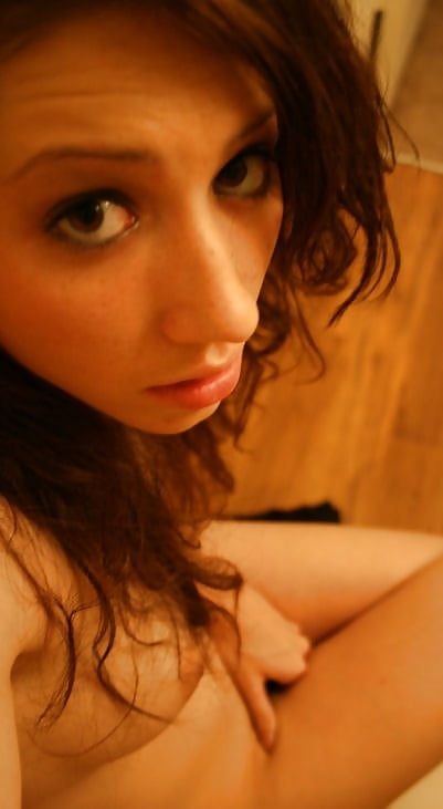 Amateur Brünette 113
 #105694775