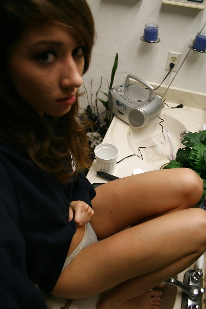 Amateur Brünette 113
 #105694798