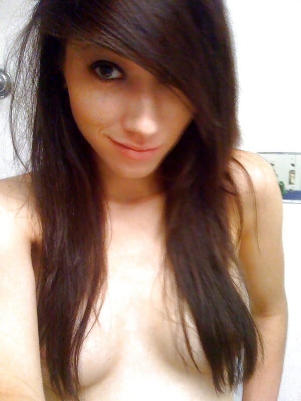 Amateur Brünette 113
 #105694803