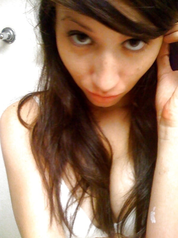 Amateur Brünette 113
 #105694805