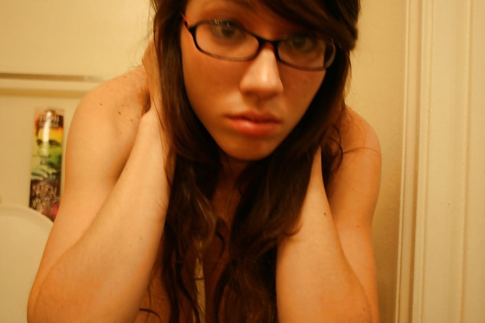 Amateur Brünette 113
 #105694826