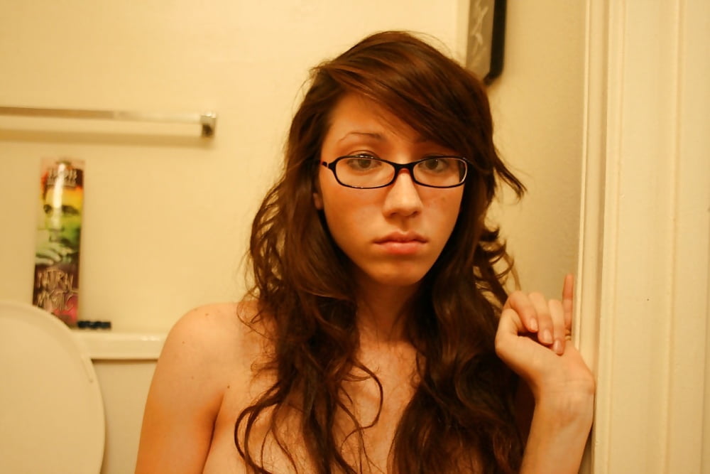Amateur Brünette 113
 #105694828