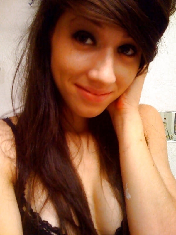Amateur Brünette 113
 #105694868