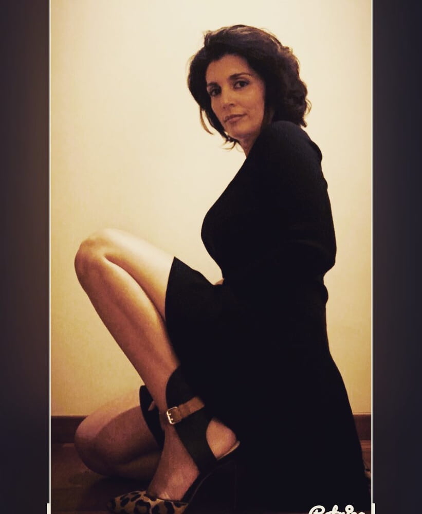 見事な脚とヒールを持つイタリア人女性
 #99534928