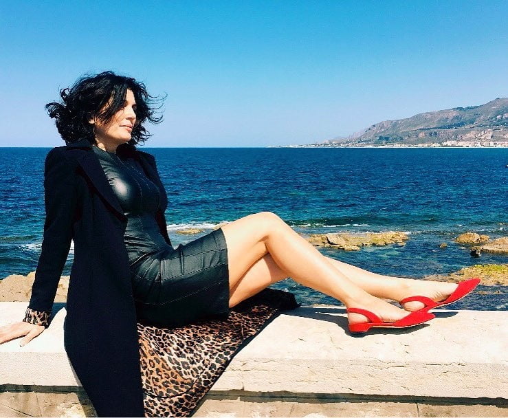 見事な脚とヒールを持つイタリア人女性
 #99534940