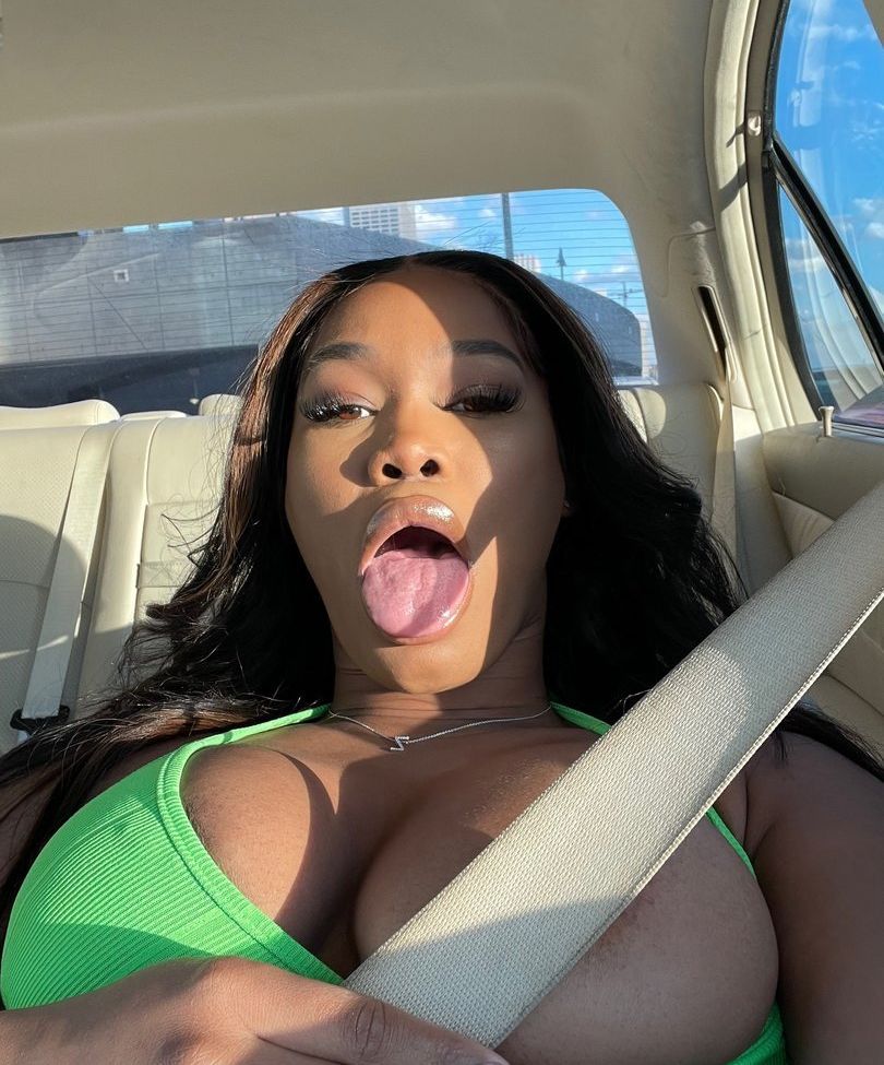 Fansloveszelie nude #108348130