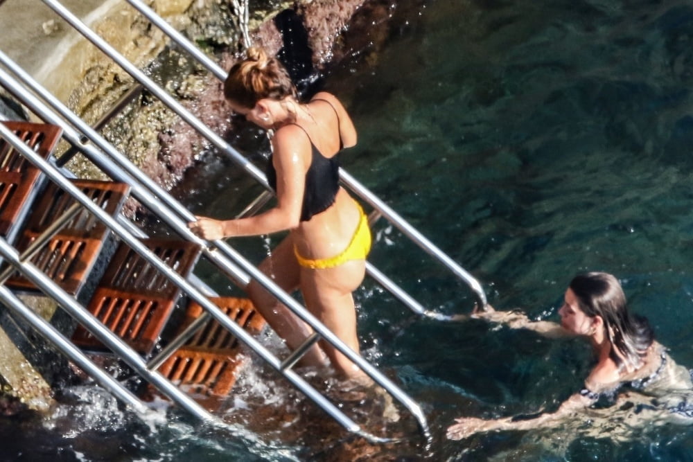 Emma Watson, en bikini sur la plage de Positano, Italie, le 4 août.
 #87822140