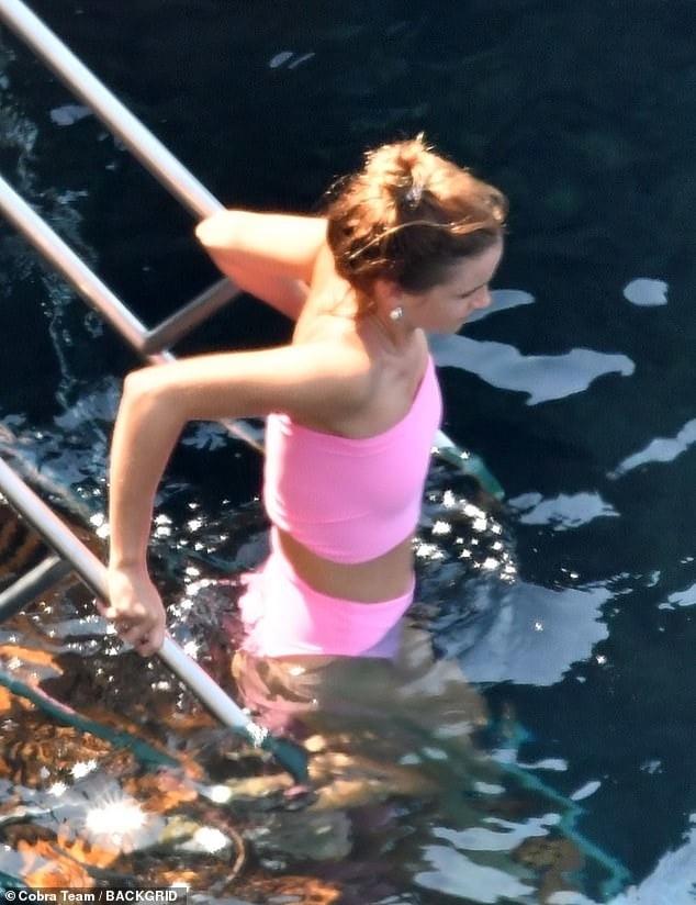 Emma watson, bikini am strand in positano, italien 4. august
 #87822171