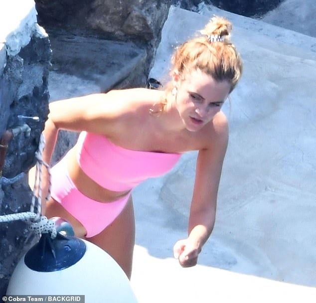 Emma watson, bikini am strand in positano, italien 4. august
 #87822174