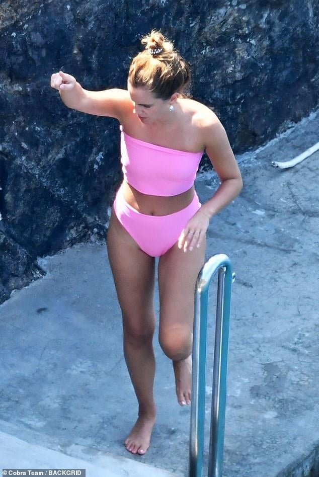 Emma Watson, en bikini sur la plage de Positano, Italie, le 4 août.
 #87822176