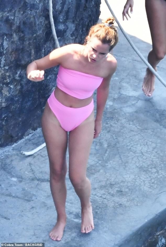 Emma watson, bikini am strand in positano, italien 4. august
 #87822179