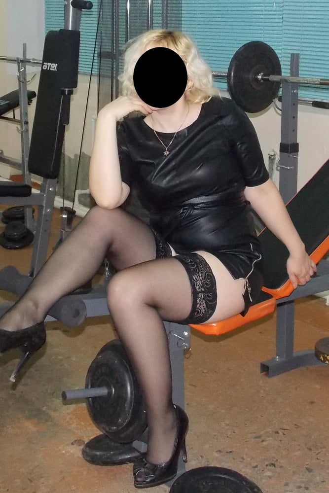 Piernas sexy en medias en el gimnasio
 #106674001
