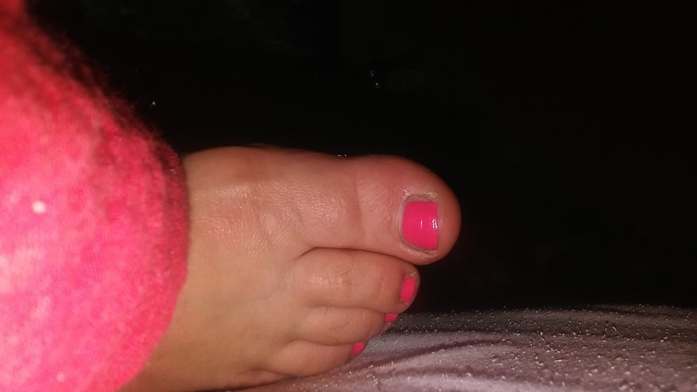 Plump feet #88133085